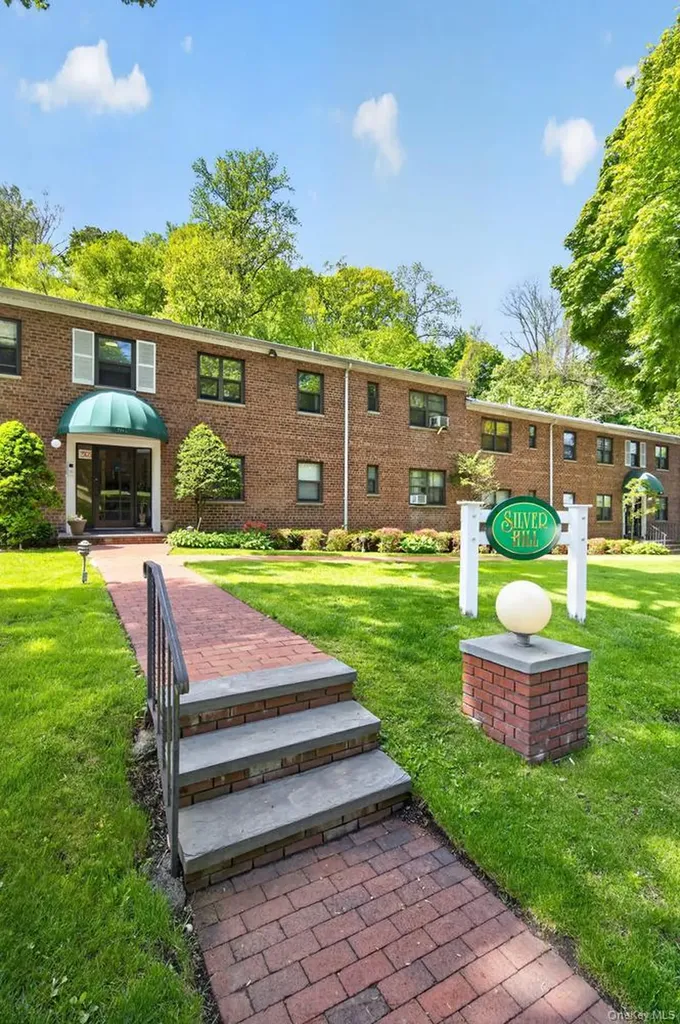 319 Main Street Roslyn NY 11576