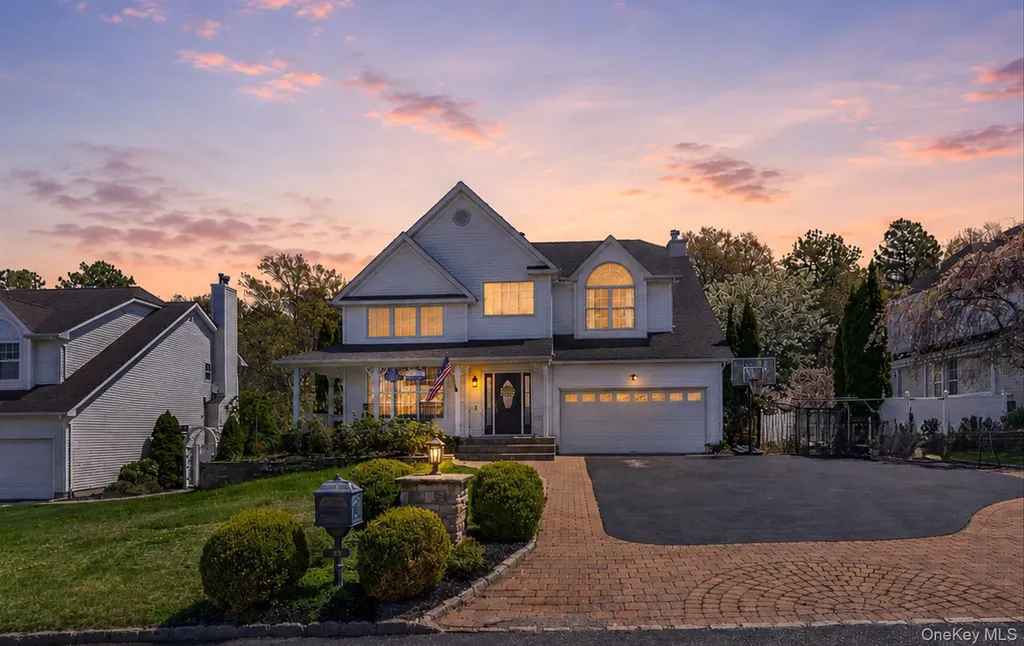 33 Oceanview Boulevard Manorville NY 11949