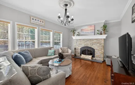 33 Oceanview Boulevard Manorville NY 11949