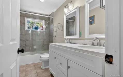 33 Oceanview Boulevard Manorville NY 11949