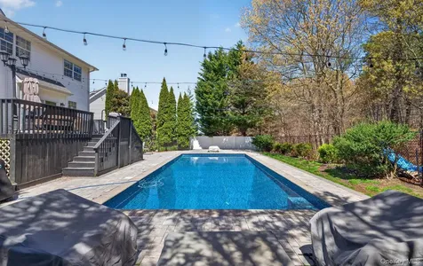 33 Oceanview Boulevard Manorville NY 11949
