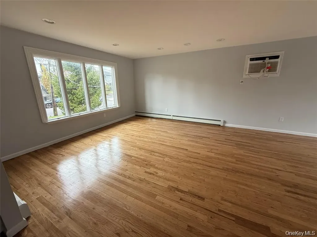 324 Buckingham Road Cedarhurst NY 11516