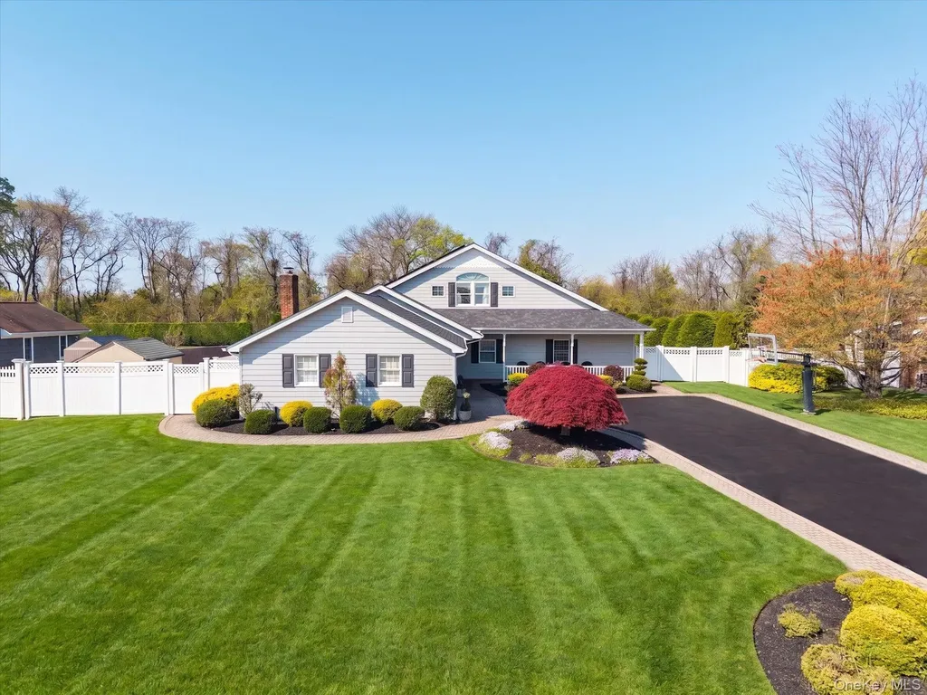 88 Pace Drive S West Islip NY 11795