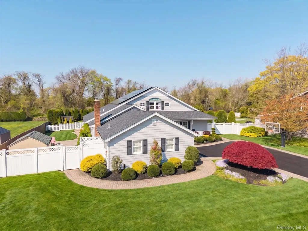 88 Pace Drive S West Islip NY 11795
