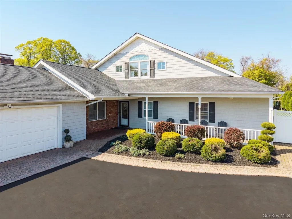 88 Pace Drive S West Islip NY 11795