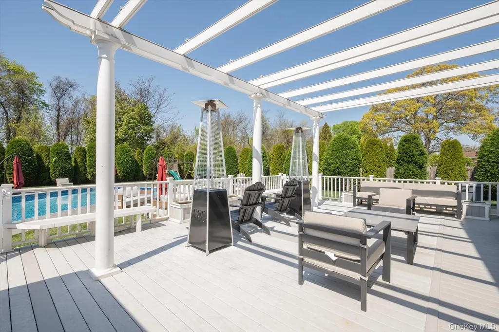 88 Pace Drive S West Islip NY 11795