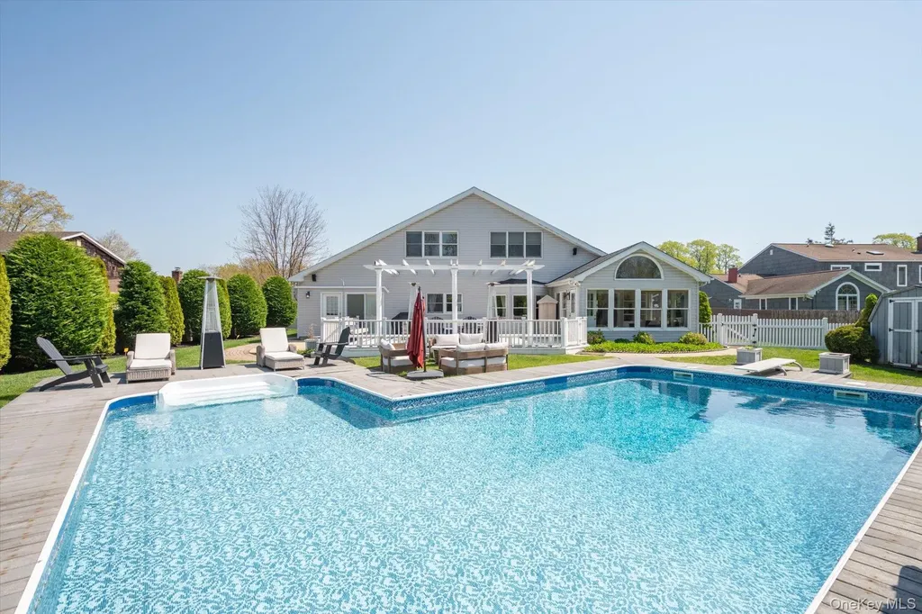 88 Pace Drive S West Islip NY 11795