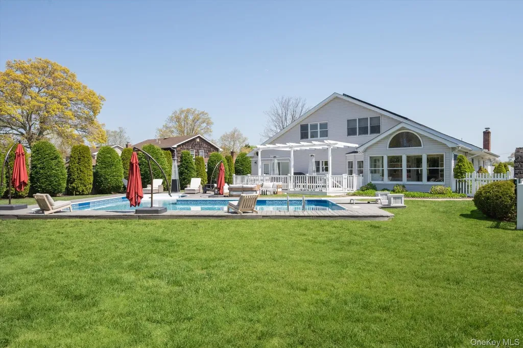 88 Pace Drive S West Islip NY 11795
