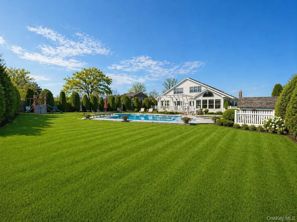 88 Pace Drive S West Islip NY 11795