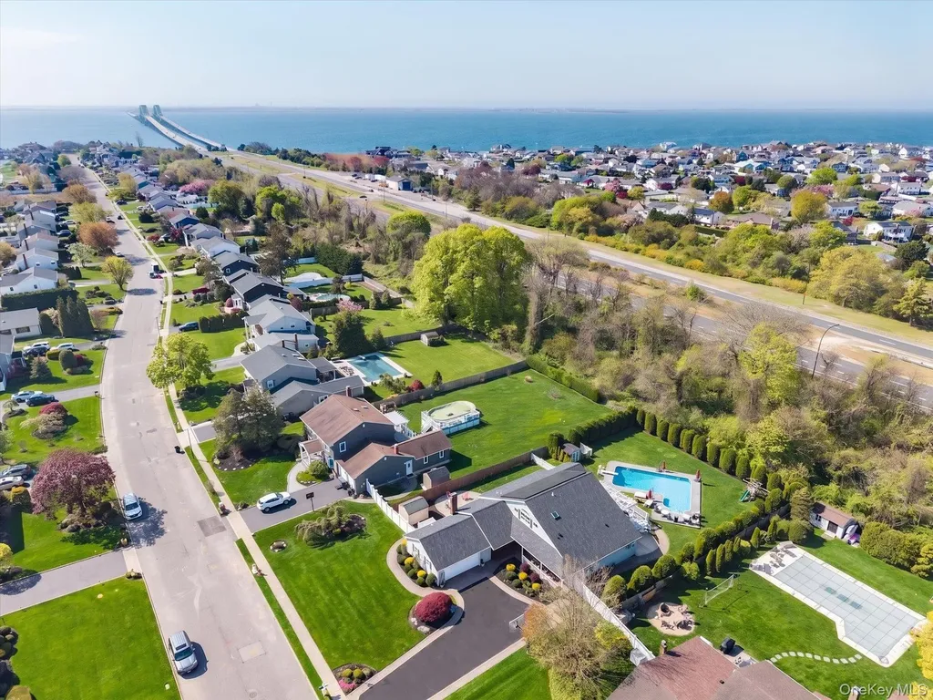 88 Pace Drive S West Islip NY 11795