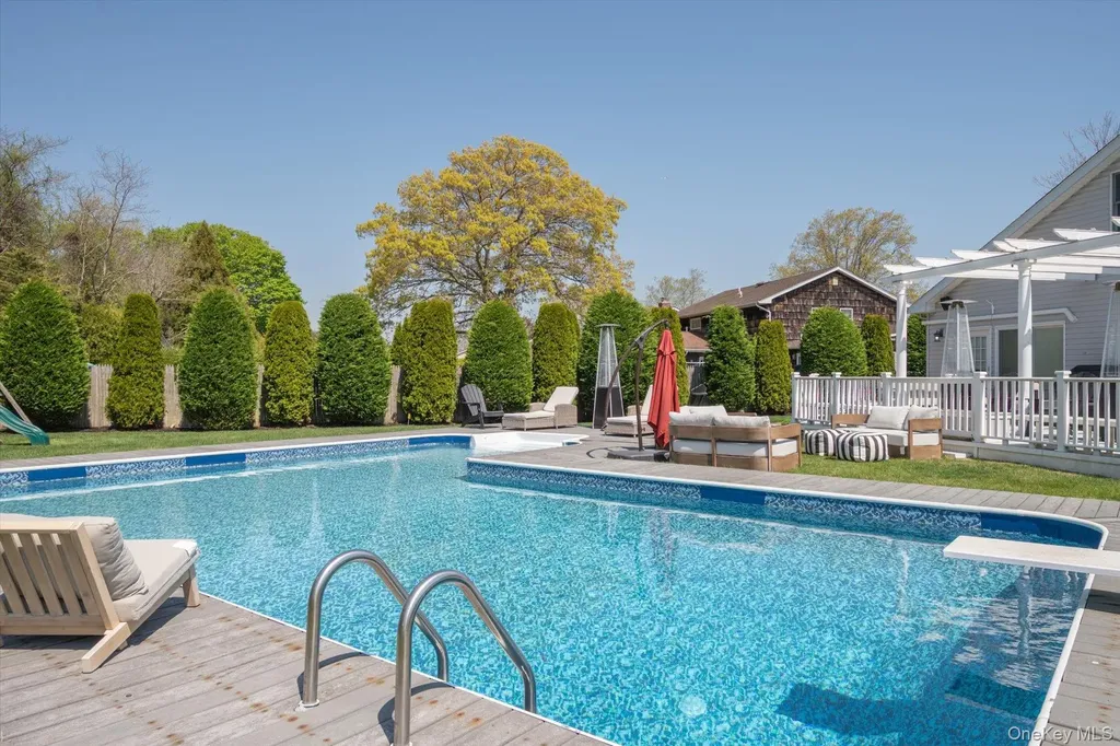 88 Pace Drive S West Islip NY 11795