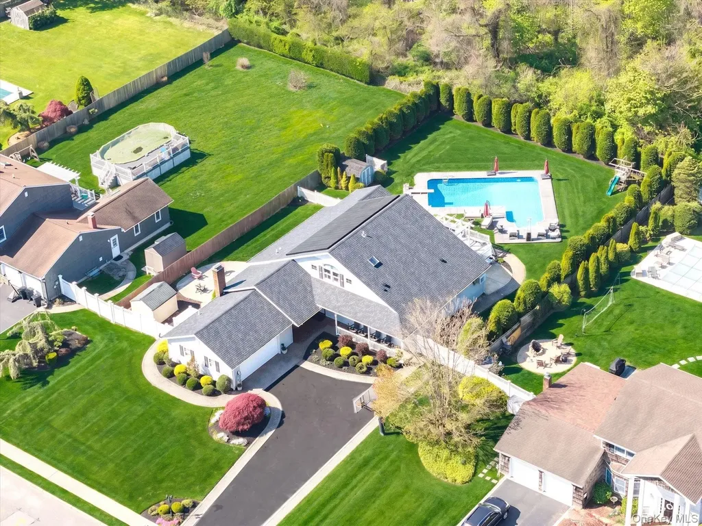 88 Pace Drive S West Islip NY 11795
