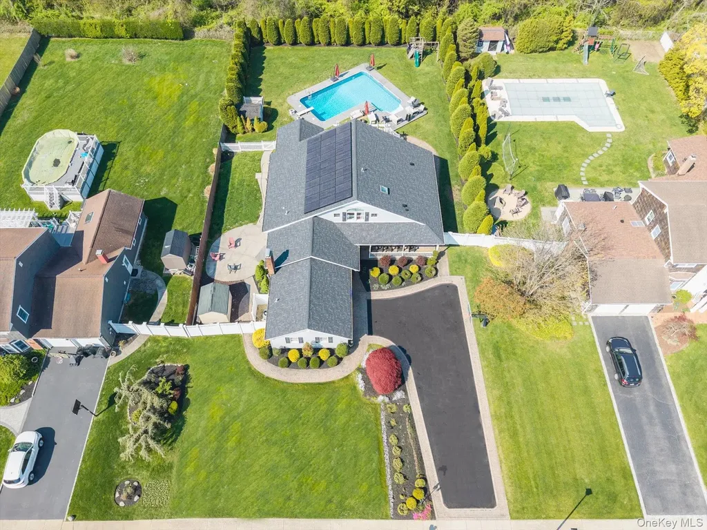 88 Pace Drive S West Islip NY 11795