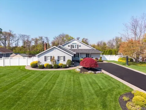 88 Pace Drive S West Islip NY 11795
