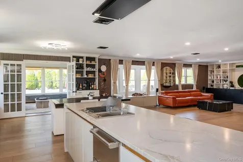 88 Pace Drive S West Islip NY 11795