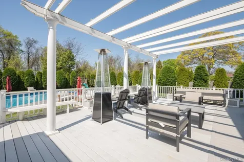 88 Pace Drive S West Islip NY 11795