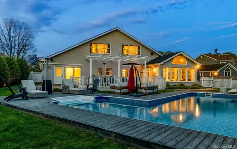 88 Pace Drive S West Islip NY 11795