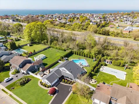 88 Pace Drive S West Islip NY 11795