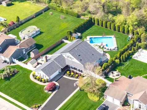 88 Pace Drive S West Islip NY 11795