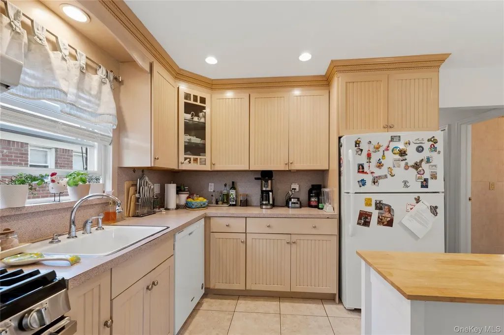 15163 19th Avenue Whitestone NY 11357