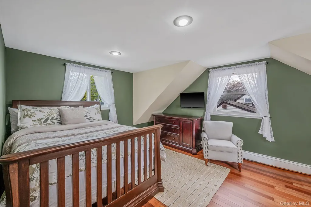 320 28th Street Lindenhurst NY 11757