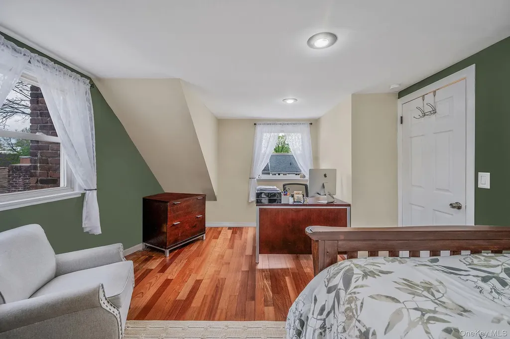 320 28th Street Lindenhurst NY 11757