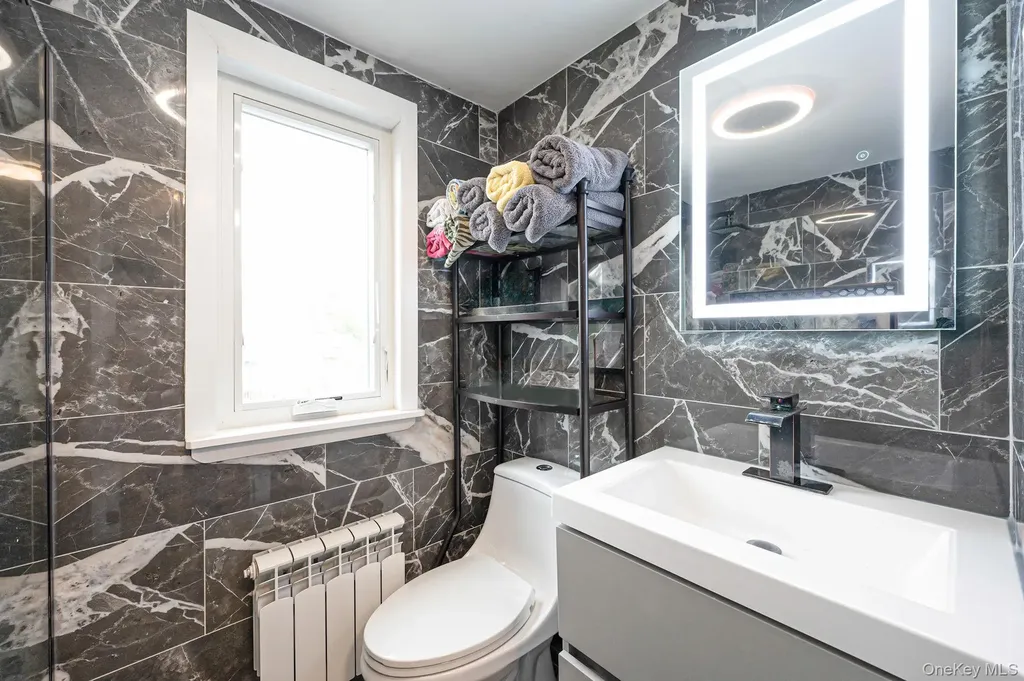 320 28th Street Lindenhurst NY 11757