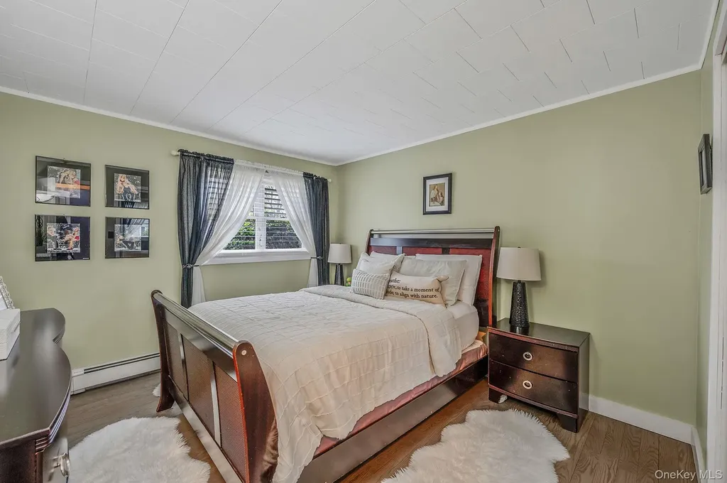 320 28th Street Lindenhurst NY 11757