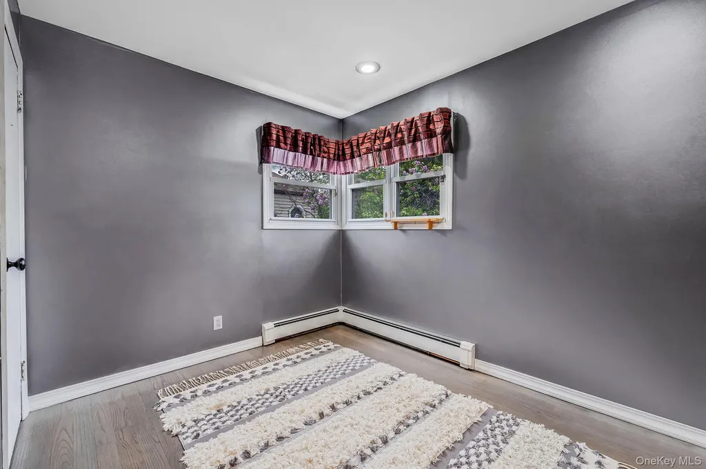 320 28th Street Lindenhurst NY 11757