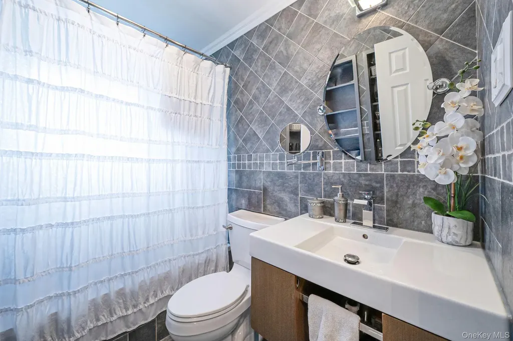 320 28th Street Lindenhurst NY 11757