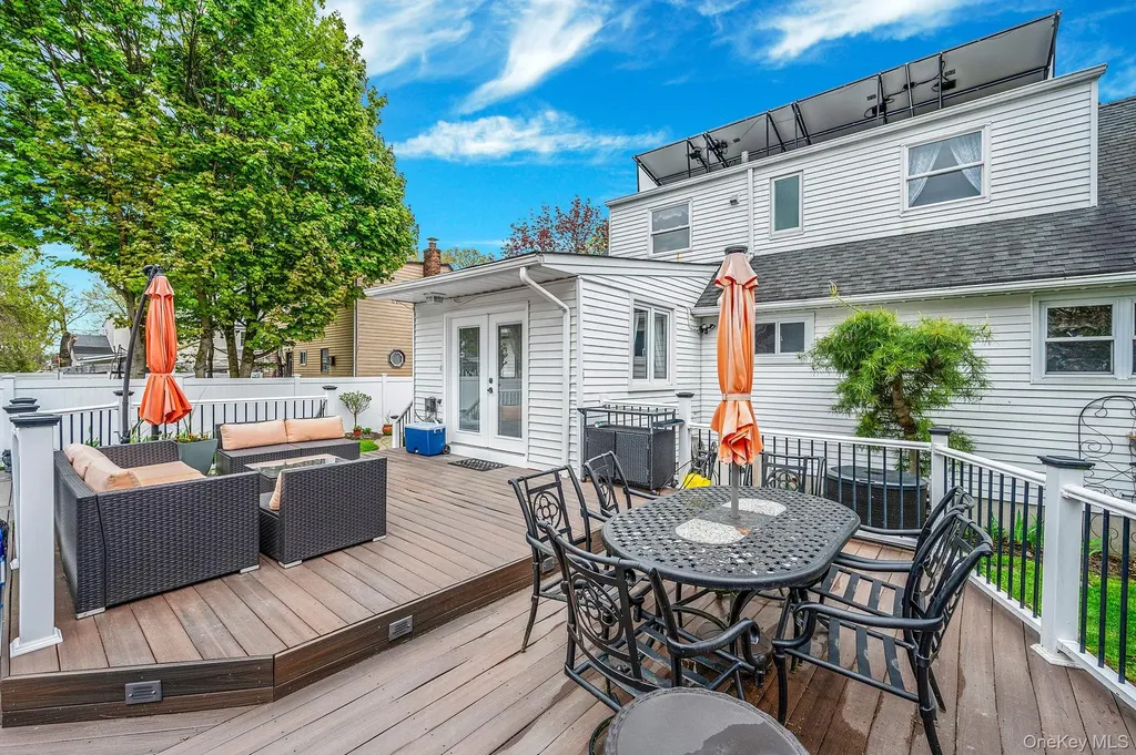 320 28th Street Lindenhurst NY 11757