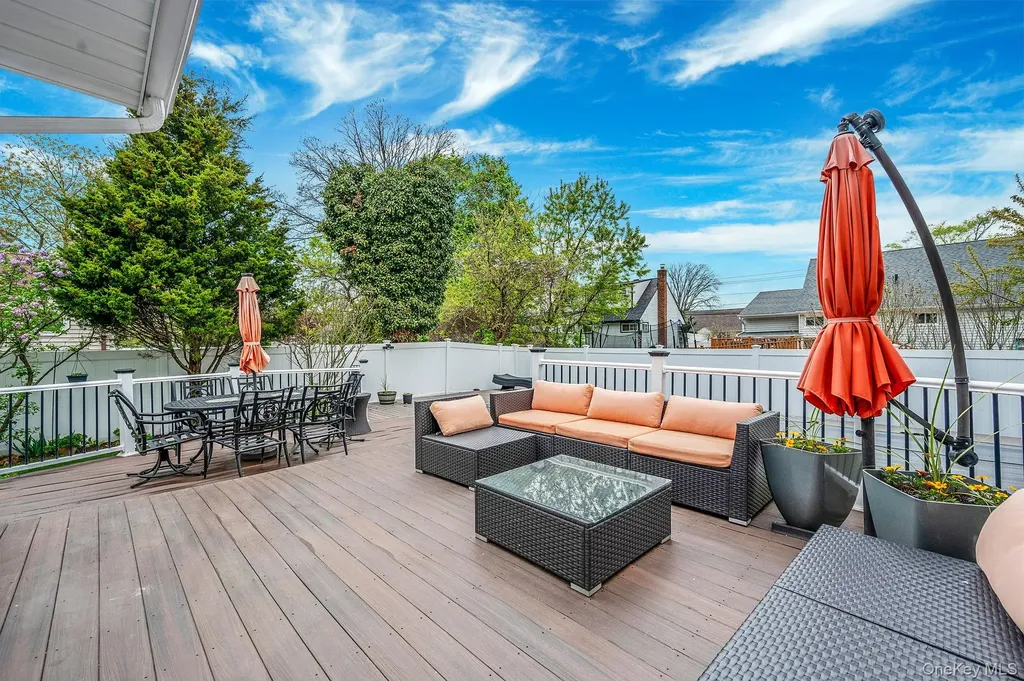 320 28th Street Lindenhurst NY 11757