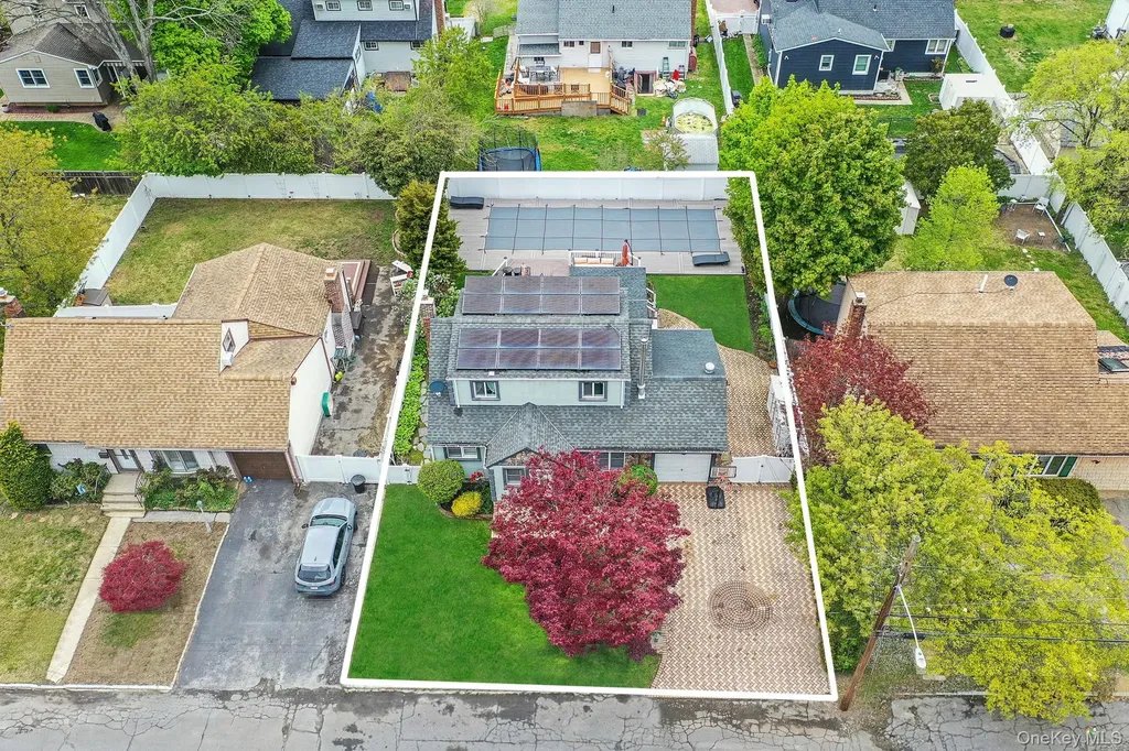 320 28th Street Lindenhurst NY 11757