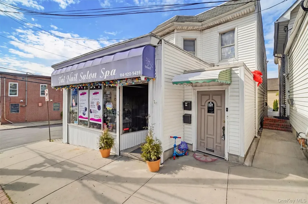 17 Lockwood Avenue Yonkers NY 10701