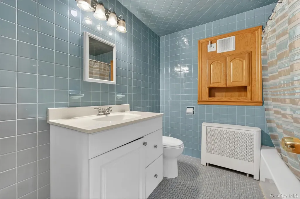 17 Holt Road Hyde Park NY 12538