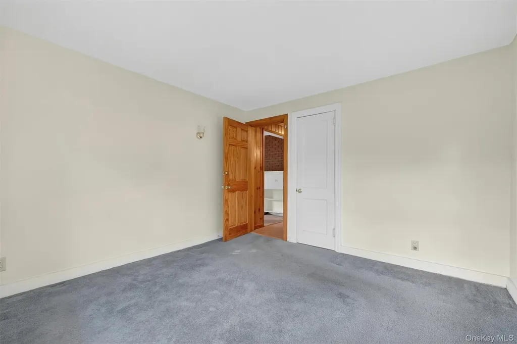 17 Holt Road Hyde Park NY 12538