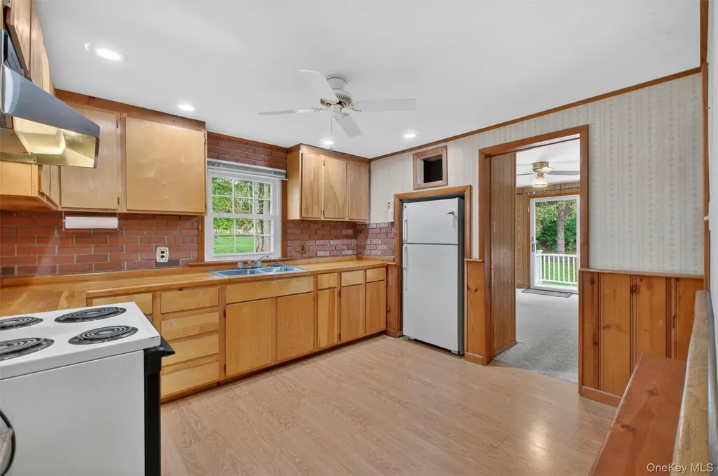 17 Holt Road Hyde Park NY 12538