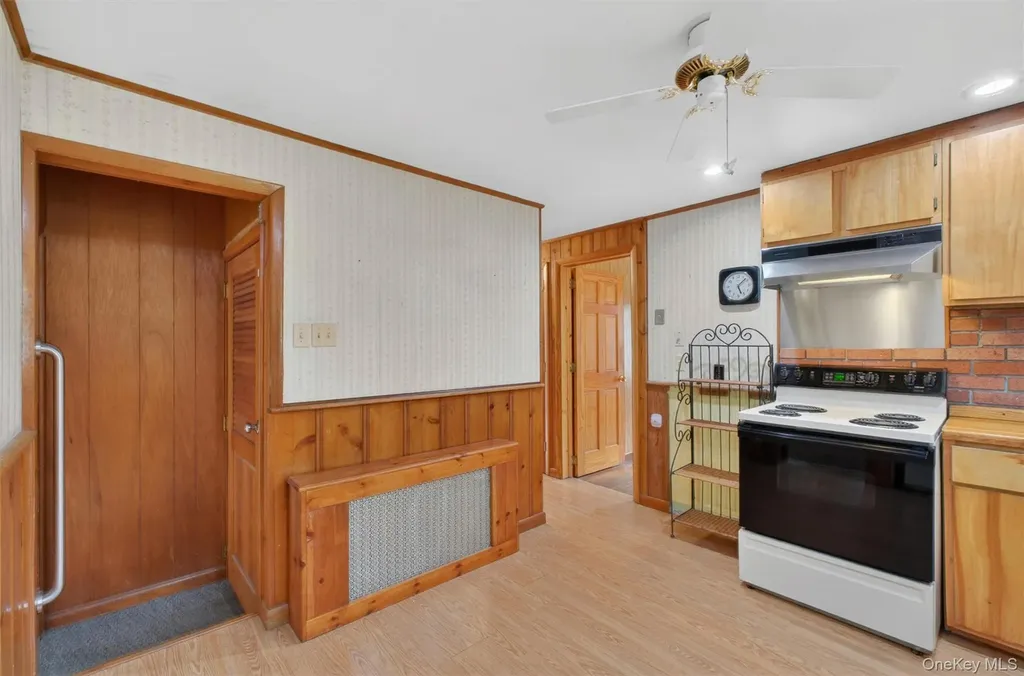 17 Holt Road Hyde Park NY 12538