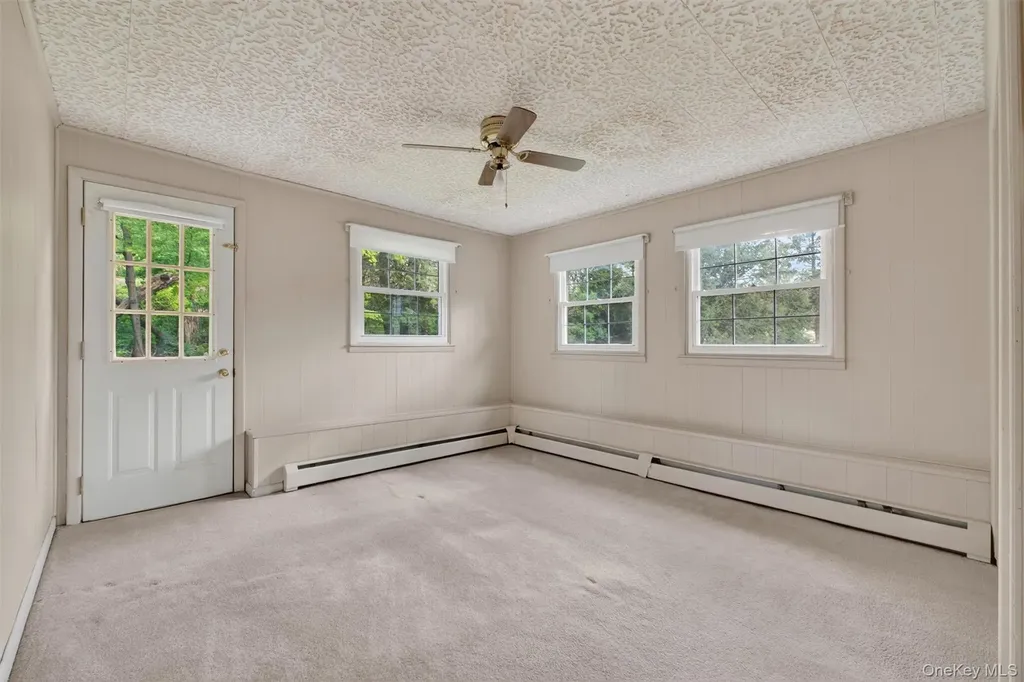 17 Holt Road Hyde Park NY 12538