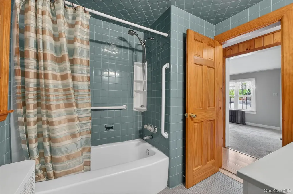 17 Holt Road Hyde Park NY 12538