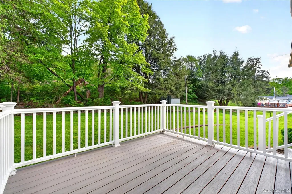 17 Holt Road Hyde Park NY 12538
