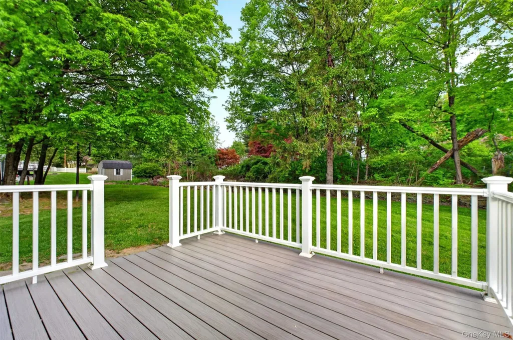 17 Holt Road Hyde Park NY 12538
