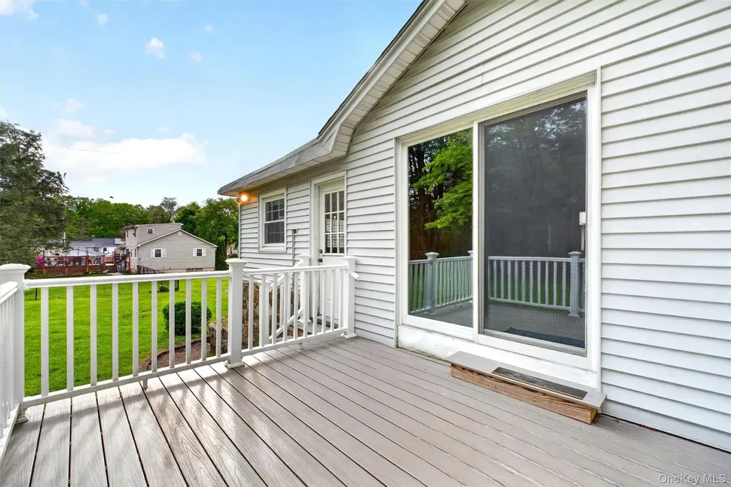 17 Holt Road Hyde Park NY 12538