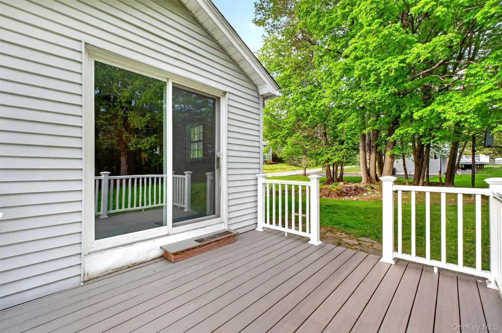 17 Holt Road Hyde Park NY 12538