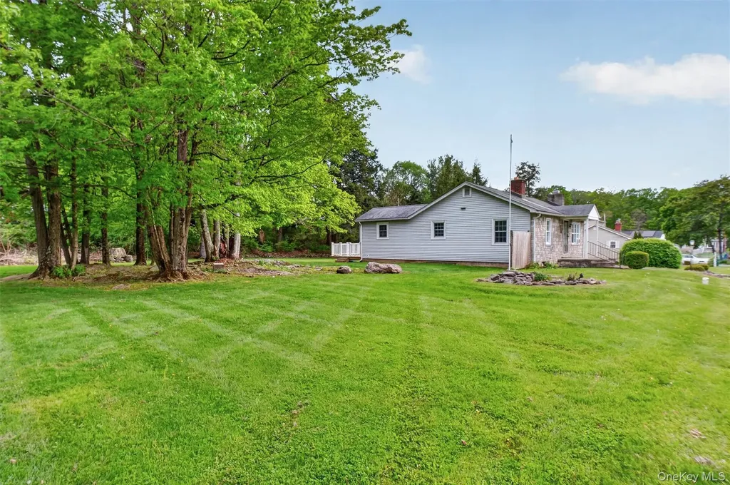 17 Holt Road Hyde Park NY 12538