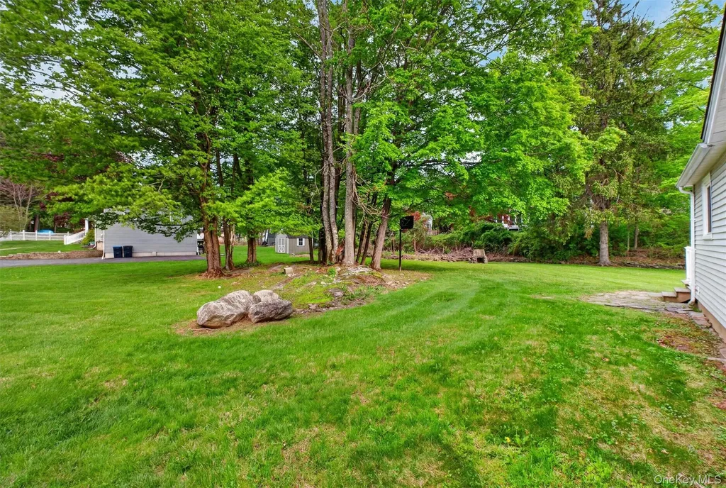 17 Holt Road Hyde Park NY 12538