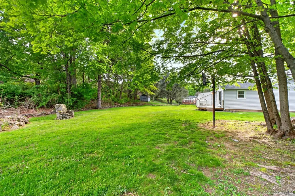 17 Holt Road Hyde Park NY 12538