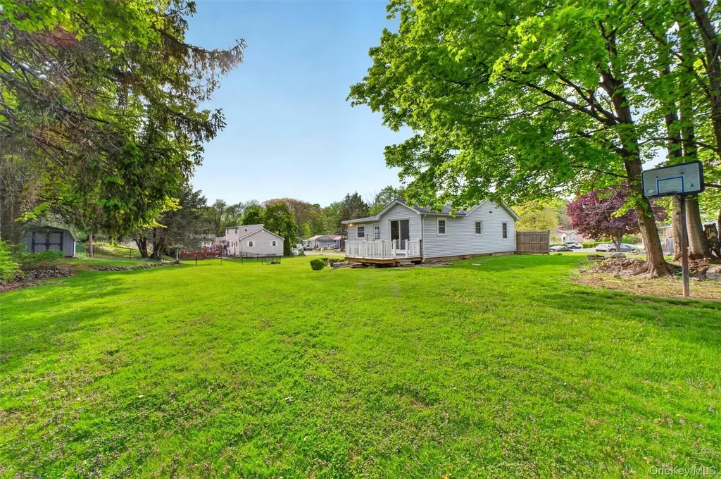 17 Holt Road Hyde Park NY 12538