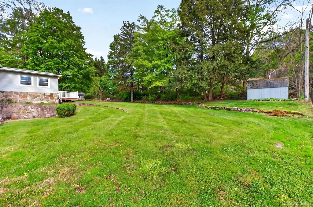 17 Holt Road Hyde Park NY 12538