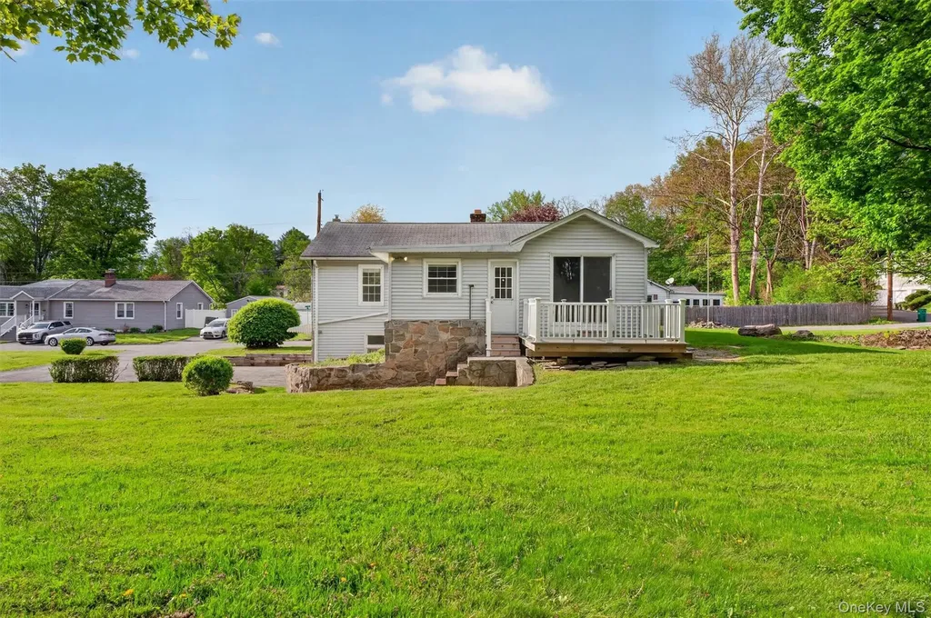 17 Holt Road Hyde Park NY 12538